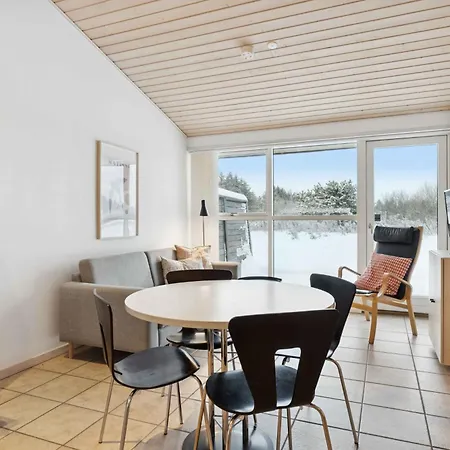 By The Sea And Golf Course Apartman