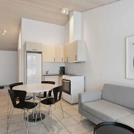 By The Sea And Golf Course Apartment